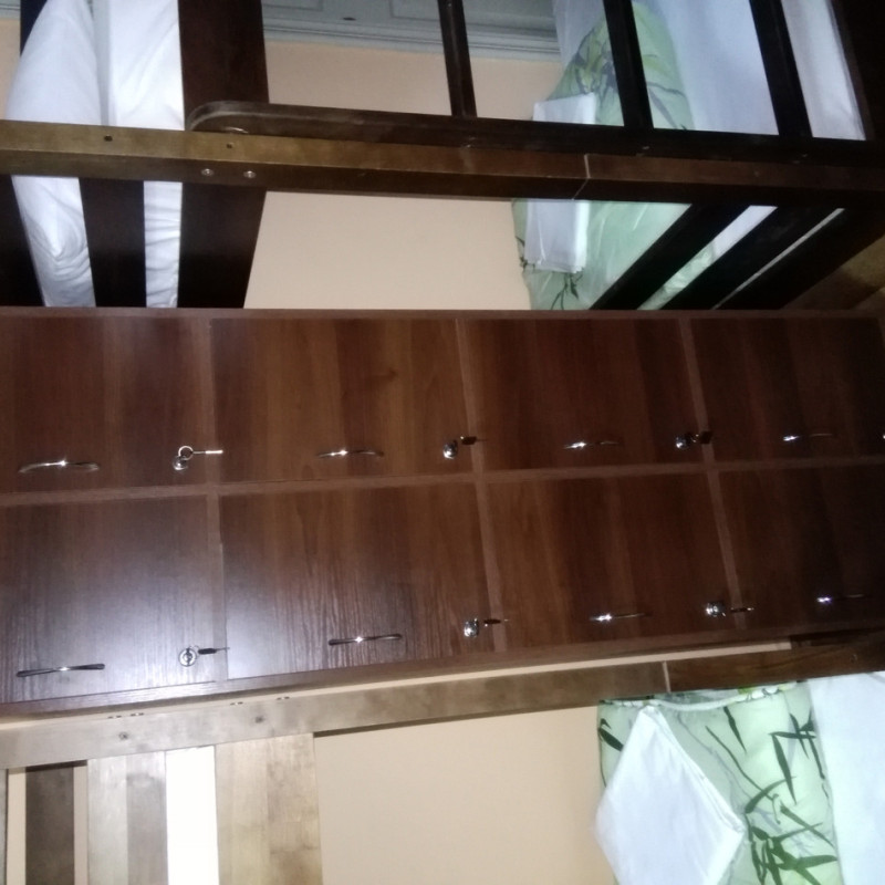 Шафа ячкового з ДСП на 8 комірок