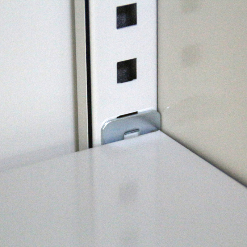 Металева офісна шафа з дверима типу жалюзі