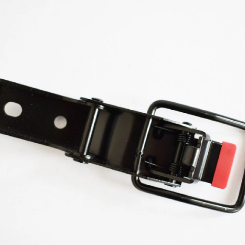 Затискач DKDK089 з нікельованої сталі 79х29 мм.