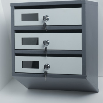 Поштова скринька багатосекційна на 3 квартири з задньою стінкою